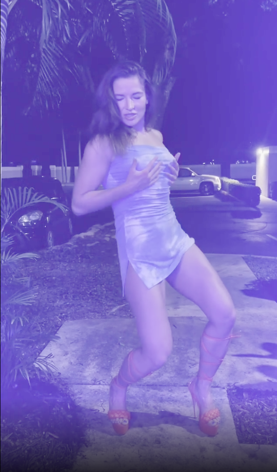 🎥 Oehlala! Oekraïense MMA-vechtster danst als een stripper