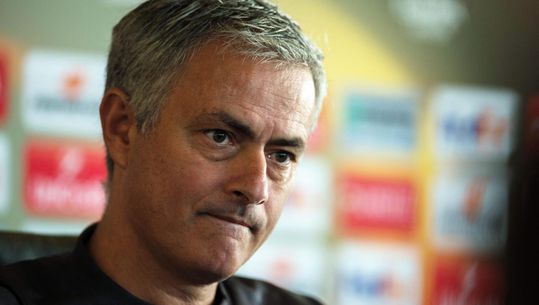 Mourinho geeft titelstrijd al op: 'Kloof naar de kop is te groot'