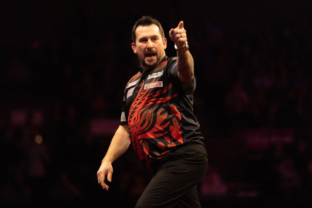 Jonny Clayton verslaat wereldkampioen Michael Smith en wint 9e speelronde Premier League