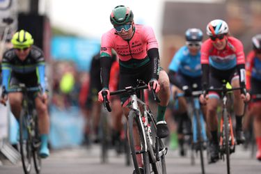 Oranje aan het feest in Boels Ladies Tour: Wiebes wint massasprint, Wild 2e (video)