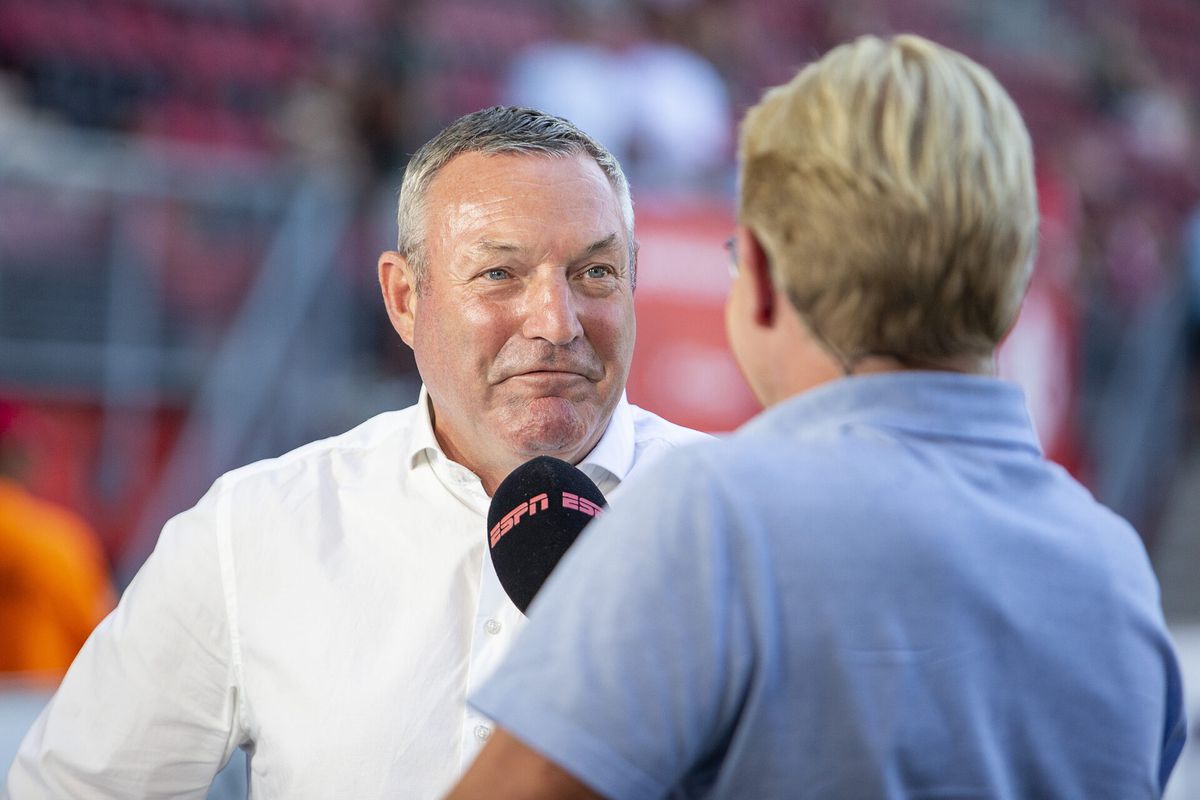 Ron Jans ziet voordeel ten opzichte van Fiorentina: 'Wij hebben al 4 wedstrijden gespeeld'