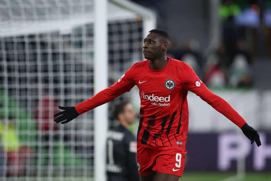 Bild: 'Ten Hag wil 120 miljoen euro neerleggen voor Kolo Muani'