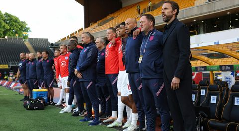 'Engeland-international spendeert 55.000 pond aan sidechick, z'n vrouw schopt hem tijdelijk buiten'