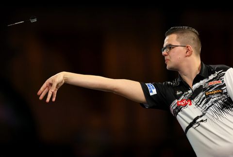 Domper! Gian van Veen geeft zege op WK uit handen tegen Aziatische Ricky Evans