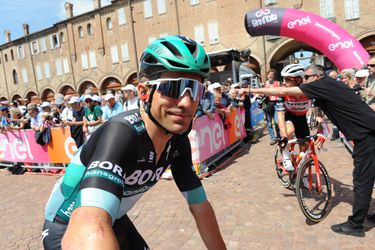 Benedetti sprint naar winst in 12e Giro-etappe, Polanc in het roze (video)