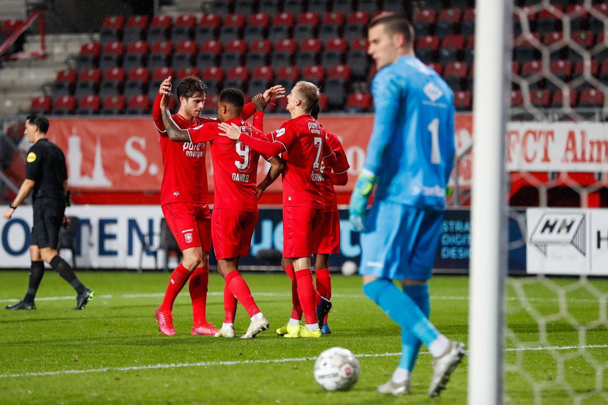 FC Twente heeft geen enkele moeite met PEC, dat veel fouten maakte