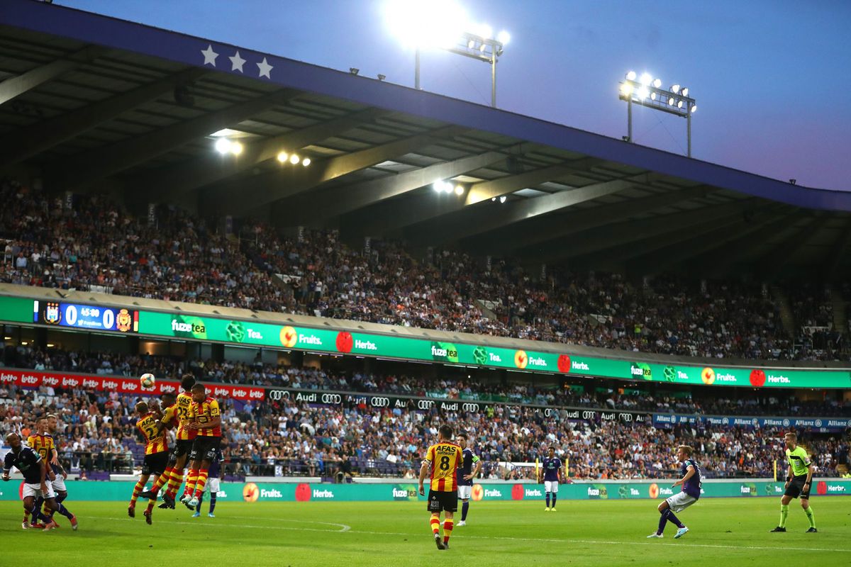 KV Mechelen legt fan stadionverbod van 17 maanden op na Hitlergroet en racistische uitspraak