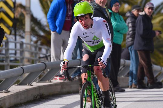 Gevallen Cavendish uit Tirreno gezet nadat hij te laat over finish kwam