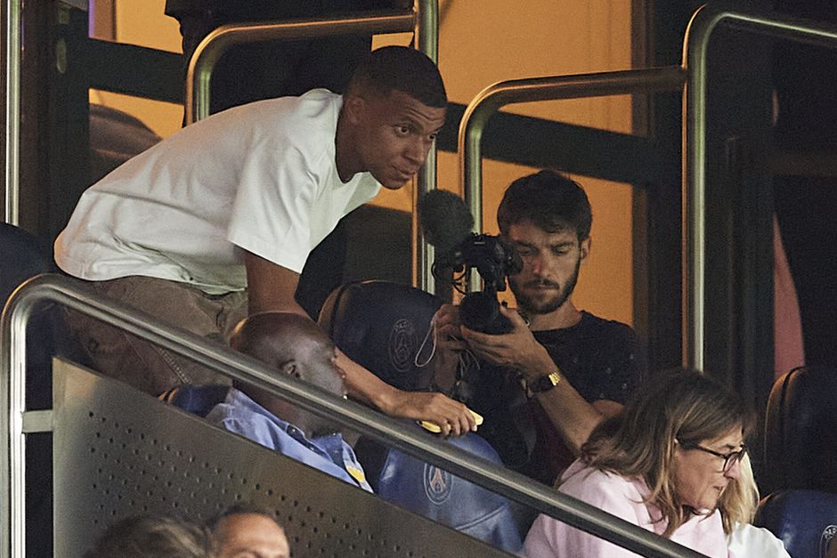 Wie hebben we daar! Kylian Mbappé traint weer mee met selectie van Paris Saint-Germain