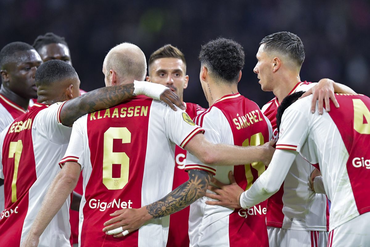 Ajax nieuwe koploper in Eredivisie na walk in the park tegen Excelsior