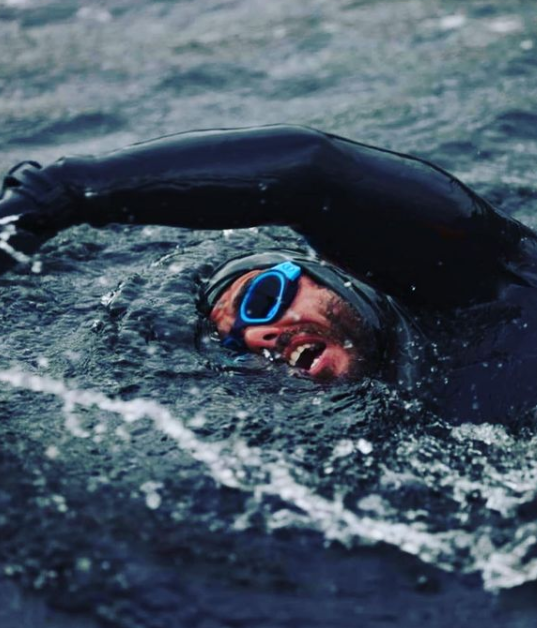 Huh?! Brit belandt in ziekenhuis na dagenlang zwemmen in Loch Ness