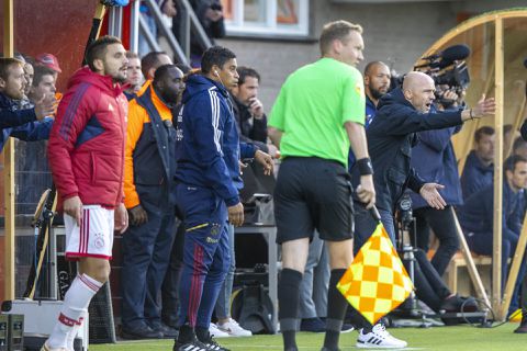 Ajax zonder Devyne Rensch naar Napoli, geschorste 'assistent-trainer' Dusan Tadic gaat wél mee