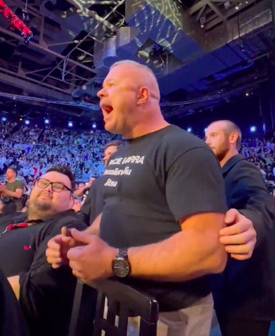 🎥 | Liefde! Vader van Karl Moore wordt gek van geluk na Bellator-zege van eigen zoon