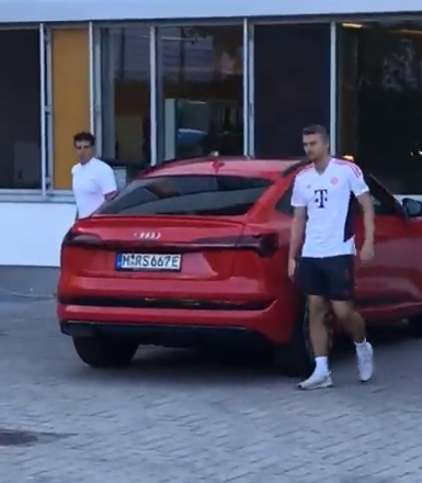 🎥​ | Matthijs de Ligt is in München voor medische keuring