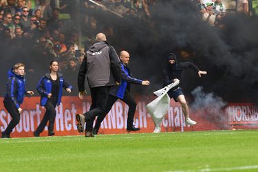 FC Groningen-fans saboteren wedstrijd tegen Ajax: 2e staking binnen 10 minuten