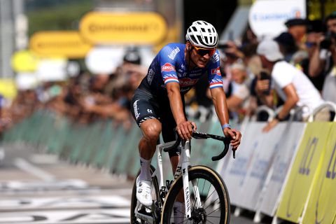 Mathieu van der Poel gaat vol voor superknecht, Dylan Groenewegen dichterbij etappewinst