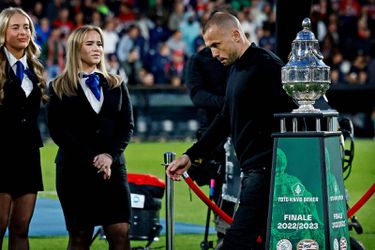 Heitinga weet nog niks over zijn toekomst bij Ajax: 'Gifbeker moet nu helemaal leeg'