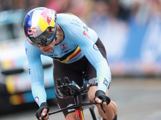 Geen 5 op rij voor Olav Kooij: Wout van Aert sprint naar winst 5e etappe Tour of Britain