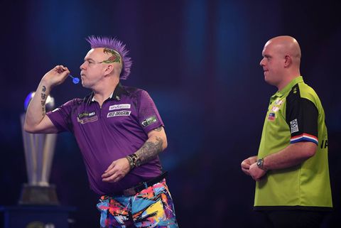 Peter Wright vindt dat-ie niet in de buurt komt van de topvorm van Taylor en Van Gerwen