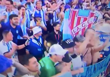 😳 | Argentijnse toont tieten bij gewonnen WK-finale: 'Hierom houd ik van Argentinië!'