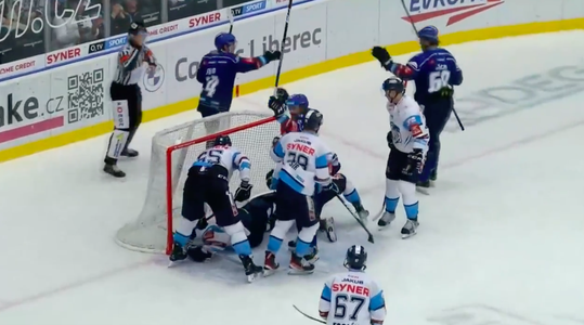 🎥 | Legendarisch: ijshockeylegende Jaromir Jagr (50) moet invallen en geeft 2 assists