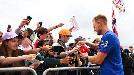 Engelse politie vreest heftig protest bij F1-race op Silverstone: 'Breng geen levens in gevaar!'