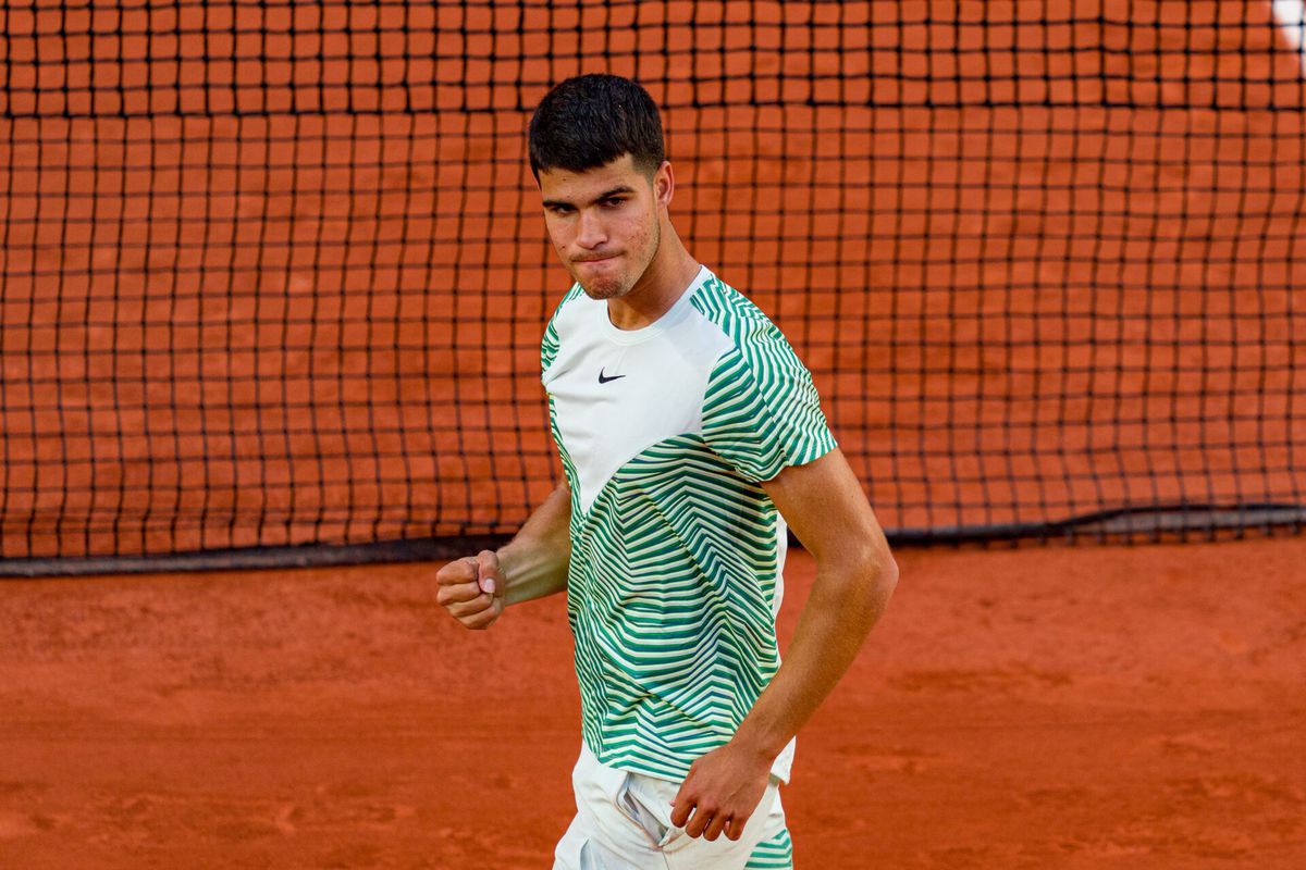 Alcaraz start indrukwekkend op Roland Garros, Sinner slaat ook korte metten