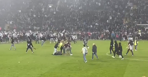 🎥 | Niet alleen maar feest: dikke knokpartijen op het veld na Udinese - Napoli