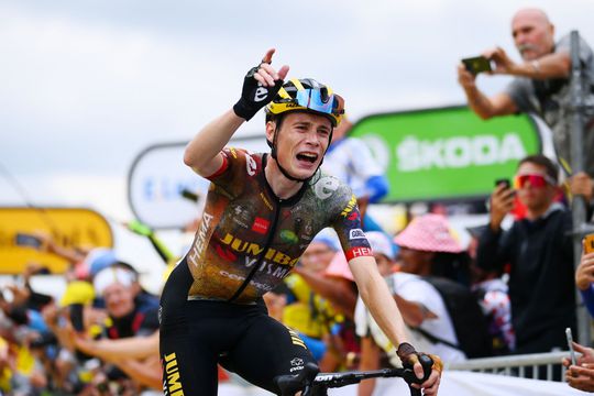 🎥​ | Tour de France op z'n kop! Vingegaard fladdert in monsterlijke bergrit naar gele trui, Pogacar breekt