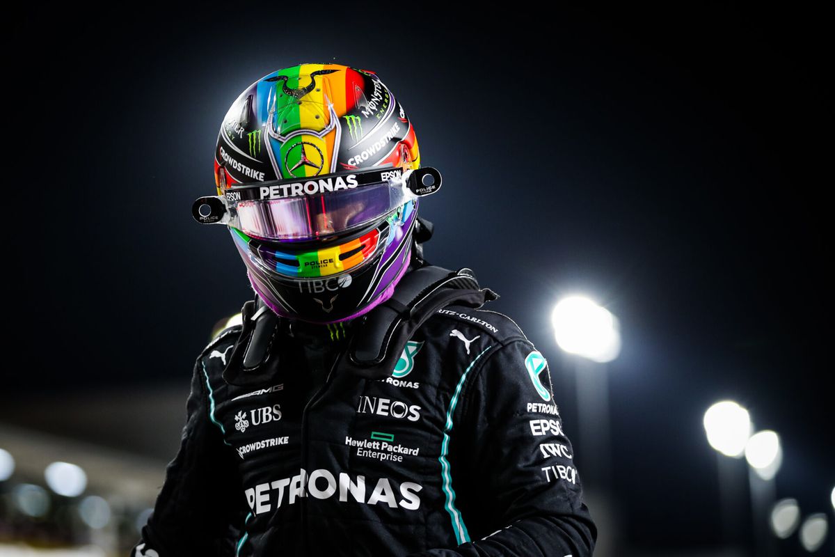 Lewis Hamilton over z'n actie in Qatar: 'Ik ga dit doen, of ze me nu in de gevangenis gooien of niet'
