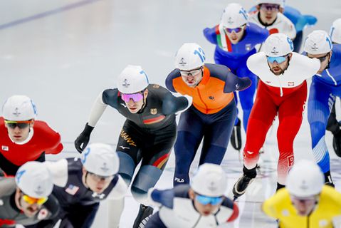Sven Kramer easy naar finale massastart, Jorrit Bergsma moet er hard voor werken