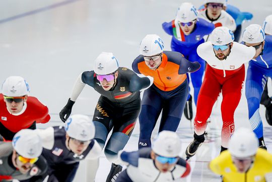 Sven Kramer easy naar finale massastart, Jorrit Bergsma moet er hard voor werken