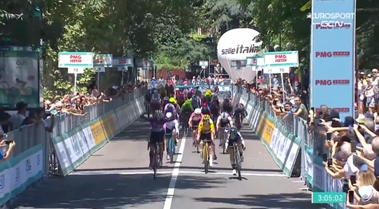 🎥​ | Wereldkampioene Elisa Balsamo houdt 2 Nederlanders af in 4e etappe Giro Donne