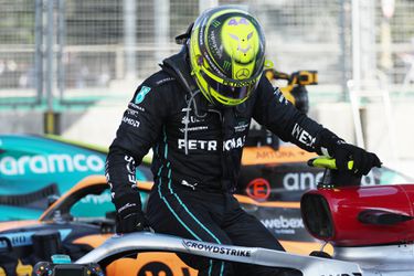 Is geblesseerde Lewis Hamilton er in Canada wel bij? 'Hij is er heel slecht aan toe'