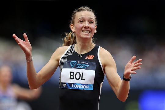 Femke Bol verplettert eigen Europees record op 400 meter horden