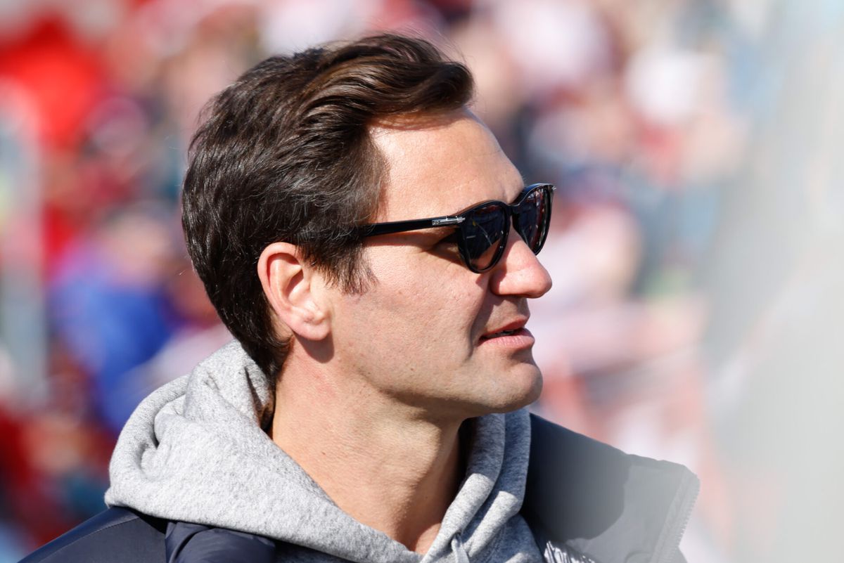 Tennislegende Roger Federer gaat zingend helemaal los in de auto: 'Een beetje Britney Spears'