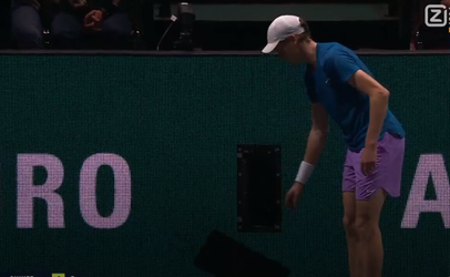 🎥 | Daniil Medvedev slaat boarding kapot met snoeiharde service in finale ABN AMRO Open