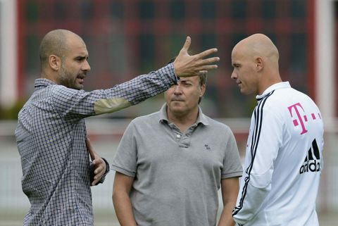 Manchester United-fans putten hoop uit kale hoofd van Erik ten Hag: 'Nog kaler dan Pep Guardiola!'