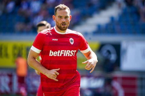 Nederlanders eisen hoofdrol op in Belgische topper: 2 treffers Vincent Janssen, eigen goal Bart Nieuwkoop