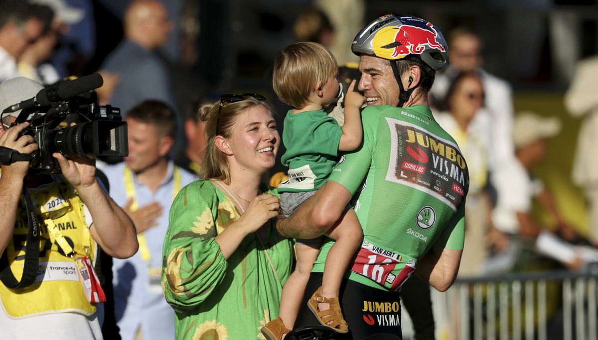 👶 | Wout van Aert verlaat Tour, want zijn vrouw staat op punt van bevallen