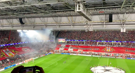 🎥 | Security PSV fouilleert niet op vuurwerk: uitvak Rangers in vuur en vlam