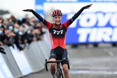 Annemarie Worst maakt gehakt van andere veldrijdsters in Koksijde
