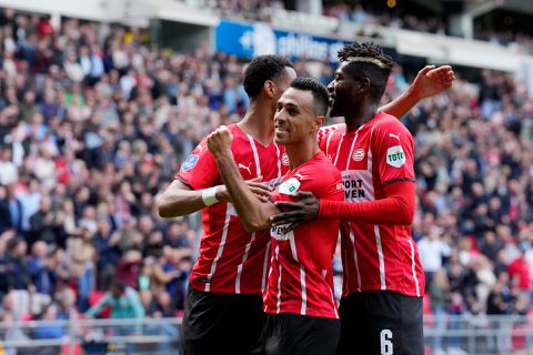 PSV houdt druk op Ajax na doelpuntrijke wedstrijd tegen Willem II