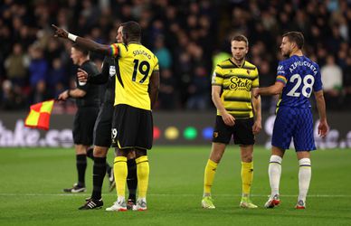 Held! Moussa Sissoko redt met gebaar mogelijk leven van toeschouwer bij Watford tegen Chelsea