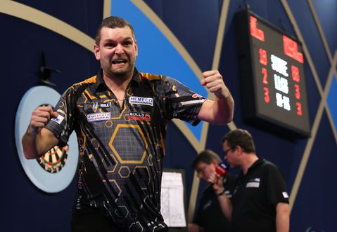 Martijn Kleermaker geniet na 3e zege op WK darts: 'Kolere, wat een wedstrijd was dit'