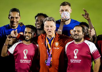 KNVB-schandaal: bond loog en nog geen cent van veiling WK-shirts Oranje bij migranten