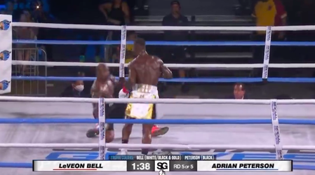 🎥 | Ex-NFL'ers in de boksring: Le'Veon Bell slaat Adrian Peterson KO