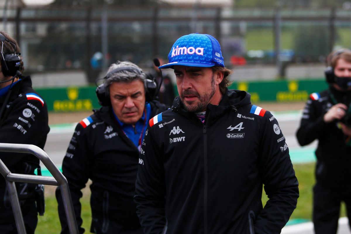 📸 | Heeft Fernando Alonso deze Oostenrijkse pitreporter aan de haak geslagen?