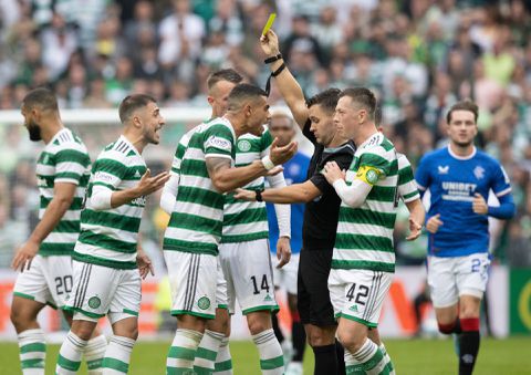 Scheids van AZ - Vaduz deelde in vorige 2 Conference League-potjes 4 rode kaarten én 2 pingels uit