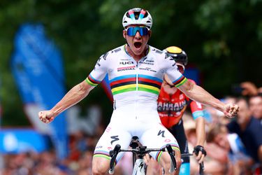 🎥 | Held! Remco Evenepoel wint met krachtige sprint voor 3e keer Clasica San Sebastian